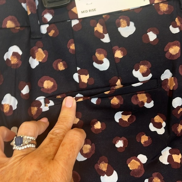 Ann Taylor NWT The Crop Navy Multicolor Animal Print Cropped Pants Curvy Size 8 - Picture 10 of 12